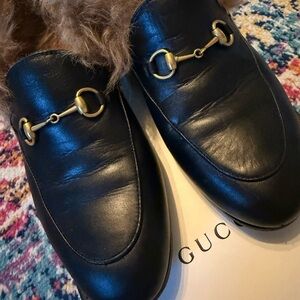 Gucci Black Leather Loafers with Gold Horsebit and Fur 38.5